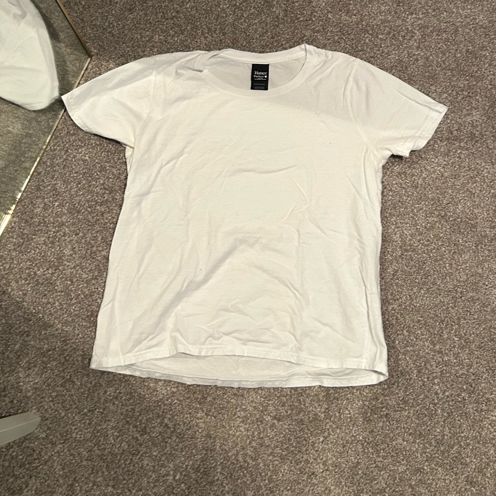 HANES TEE SHIRT